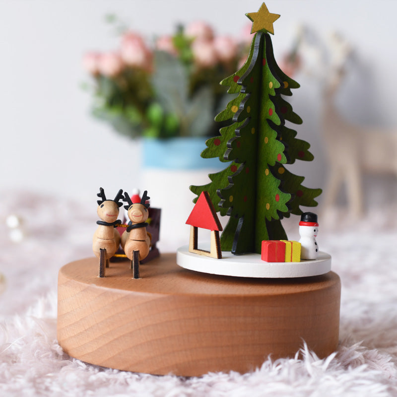 Woodylands Spieluhr – Rehbrauner Weihnachtsbaum